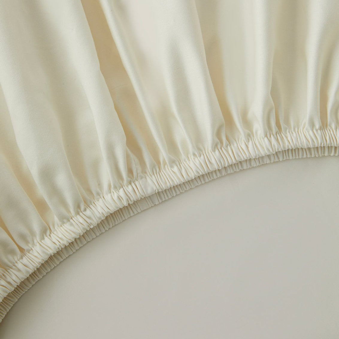Signature Hemstitch Organic Fitted Sheet Ivory Detail | Duman Home