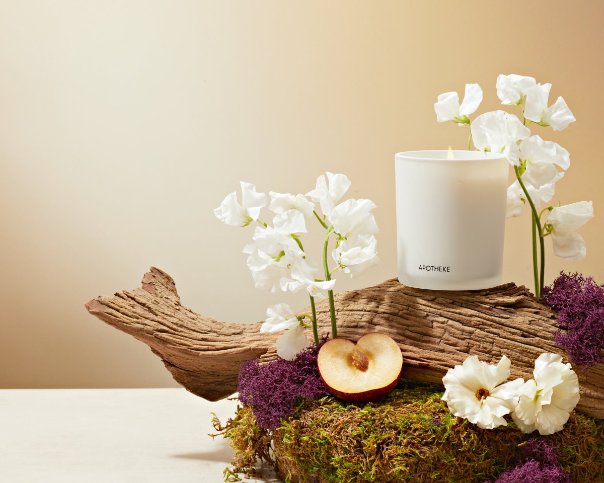 Apotheke candle and flowers | Duman Home