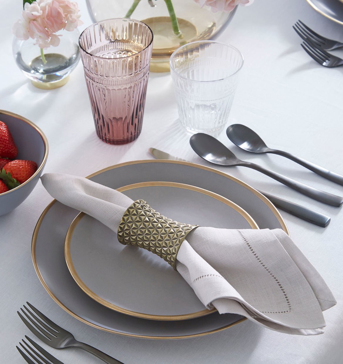 Table with Sferra Festival Dinner Napkins | Duman Home